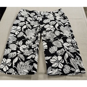White House Black Market Shorts Womens 8 Black/White Floral